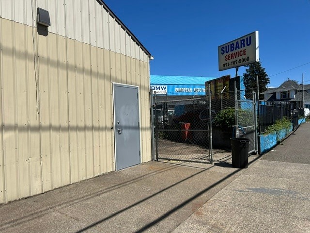 More Photos Of 9819 SE Foster Rd, Portland Warehouse For Sale