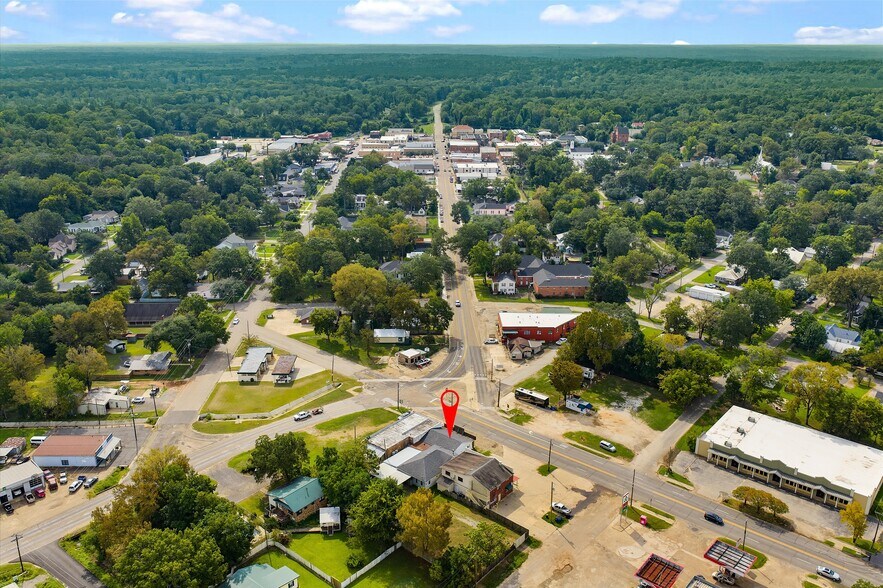 More Photos Of 605 E Broadway St, Jefferson General Retail For Sale