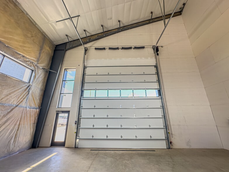 More Photos Of 107 Washington Ave, Williston Flex For Sale