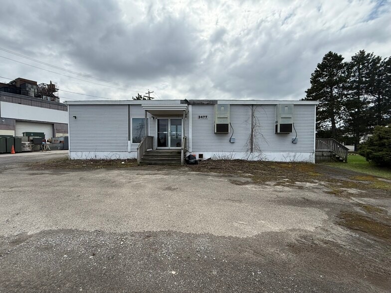 Primary Photo Of 3477 Hyde Park Blvd, Niagara Falls Office For Lease