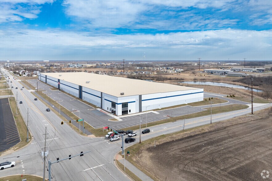 More Photos Of 8719 Mississippi St, Merrillville Distribution For Sale
