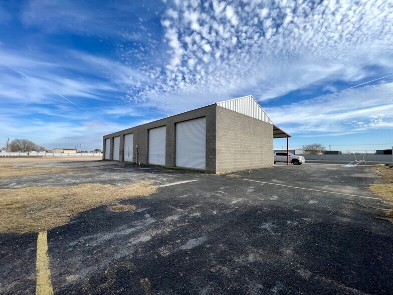 More Photos Of 8444 W University Blvd, Odessa Freestanding For Sale