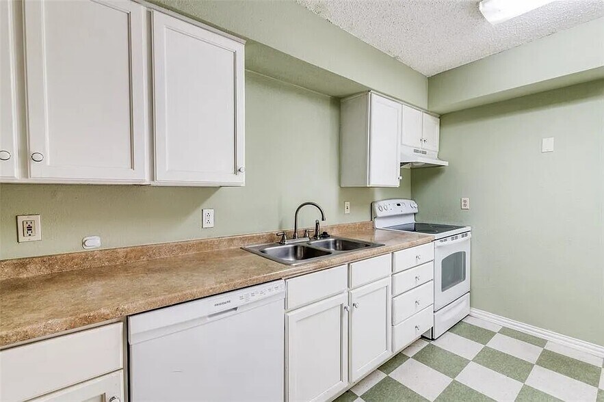 More Photos Of 1329 5th Ave, Fort Worth Multifamily For Sale