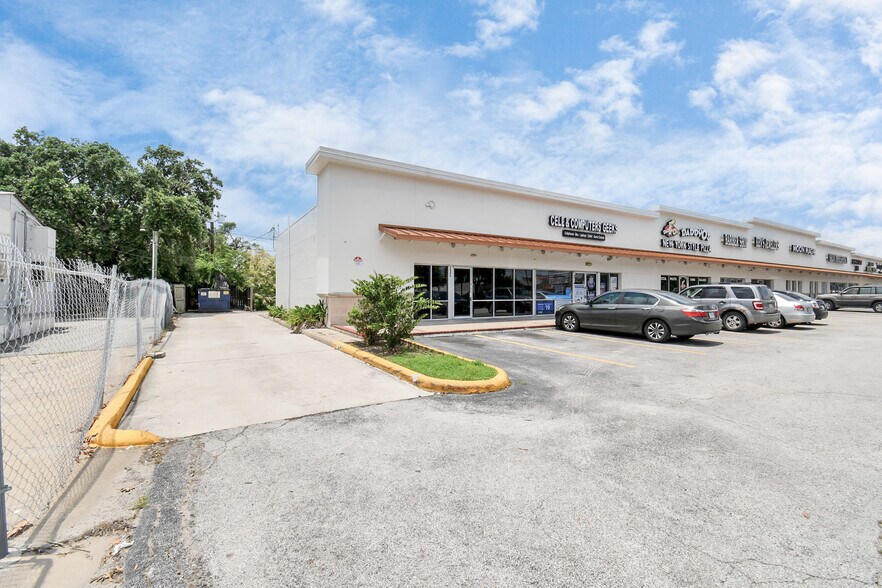 More Photos Of 2635 Gessner, Houston Unknown For Lease