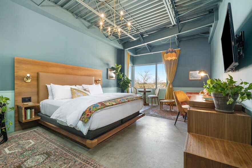 More Photos Of 1123 E 11th St, Austin Hotel For Sale