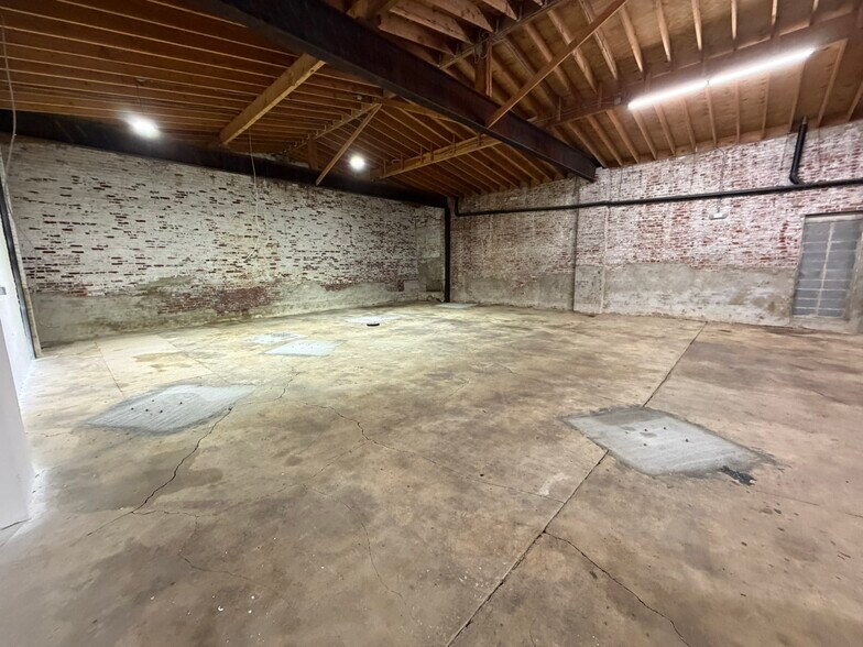 More Photos Of 4547-4549 E Thompson St, Philadelphia General Retail For Lease