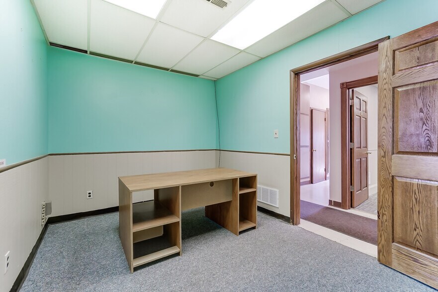 More Photos Of 112-120 N West St, Lima Storefront Retail Office For Lease