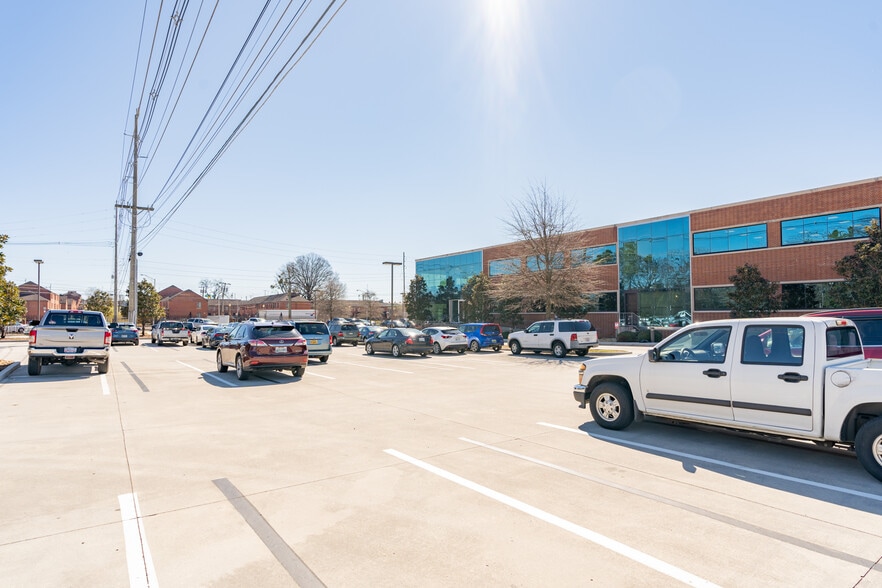 More Photos Of 1301 Riverfront Pkwy, Chattanooga Office For Lease