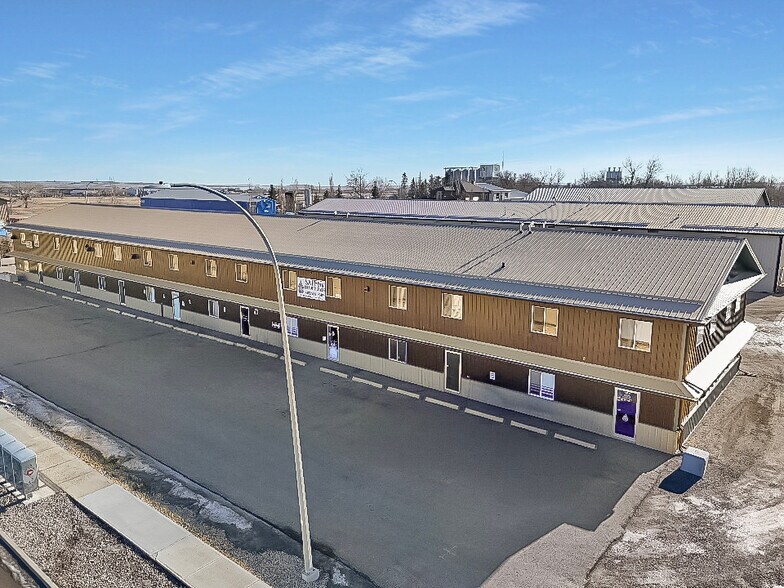 More Photos Of 130 Canal Gdns, Strathmore Warehouse For Sale