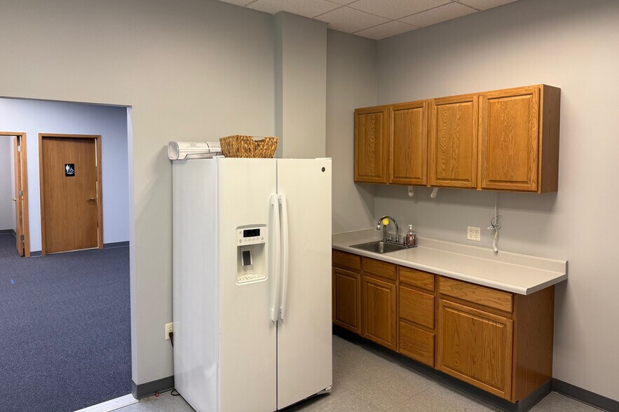 More Photos Of 8191 Birchwood Ct, Johnston Flex For Sale