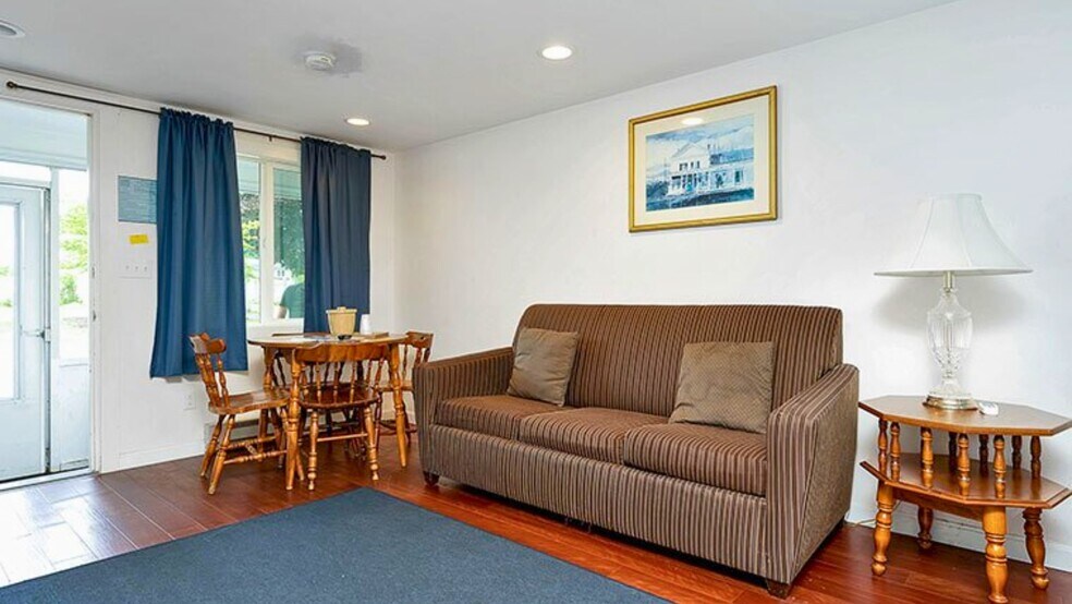 More Photos Of Route 1, Moody Hotel For Sale