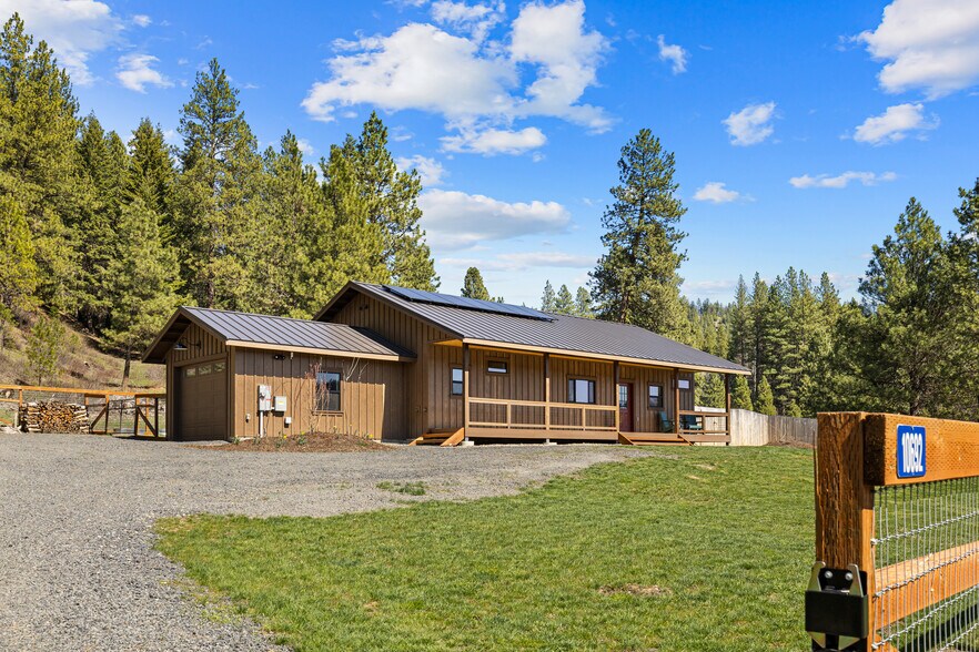 More Photos Of 10692 Teanaway Rd, Cle Elum Convenience Store For Sale