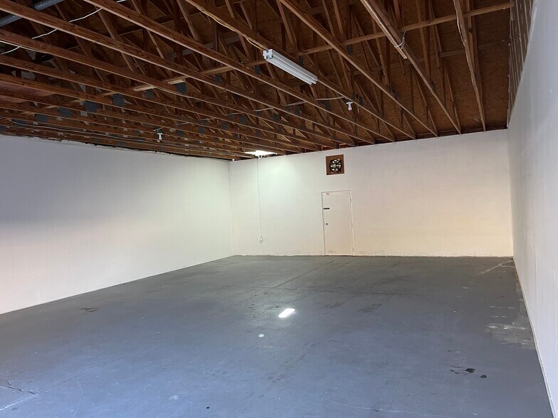 More Photos Of 3562-3570 NW 97th Blvd, Gainesville Distribution For Lease