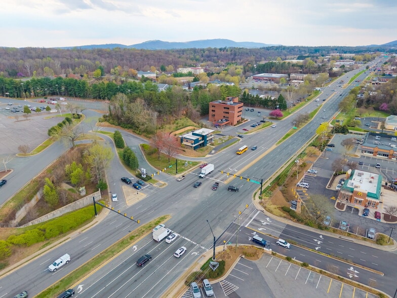 More Photos Of 1431 Seminole Trl, Charlottesville Freestanding For Sale