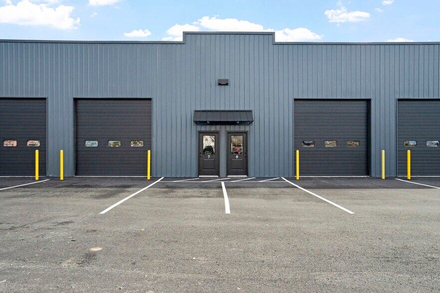 More Photos Of 46 Maple Ave, Schenectady Warehouse For Lease