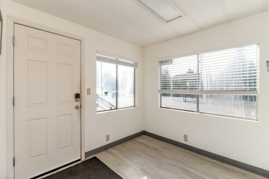 More Photos Of 1710 6th St, Bremerton Office For Sale