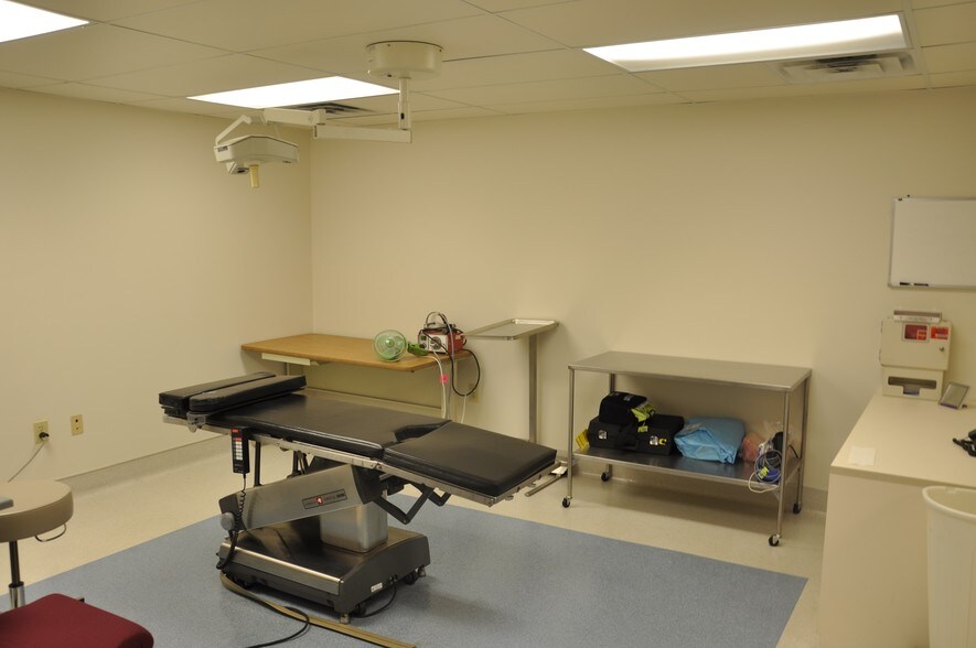 More Photos Of 1151 Bethel Rd, Columbus Medical For Sale