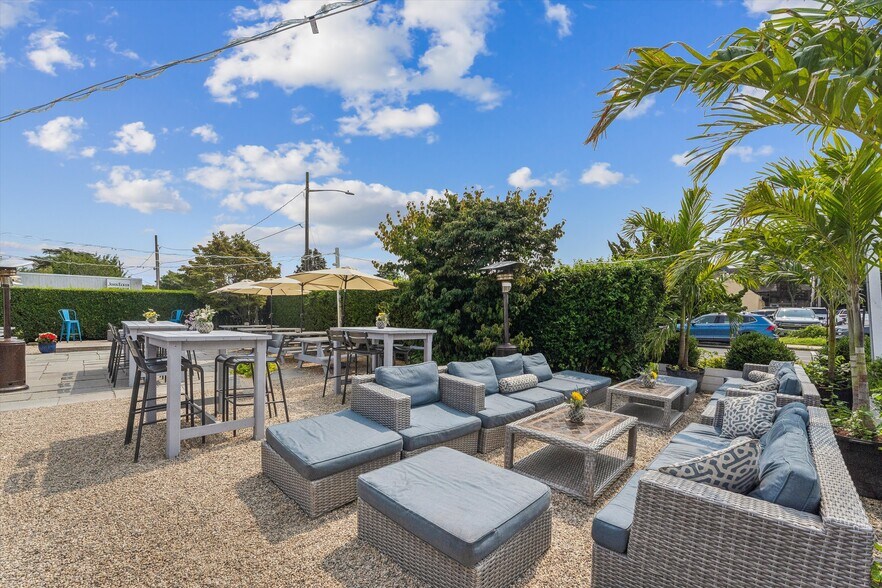 More Photos Of 63 S Euclid Ave, Montauk Restaurant For Sale