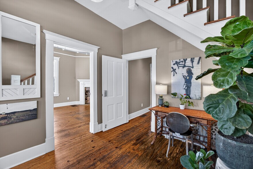 More Photos Of 11 E 41st St, Savannah Storefront Retail Residential For Sale