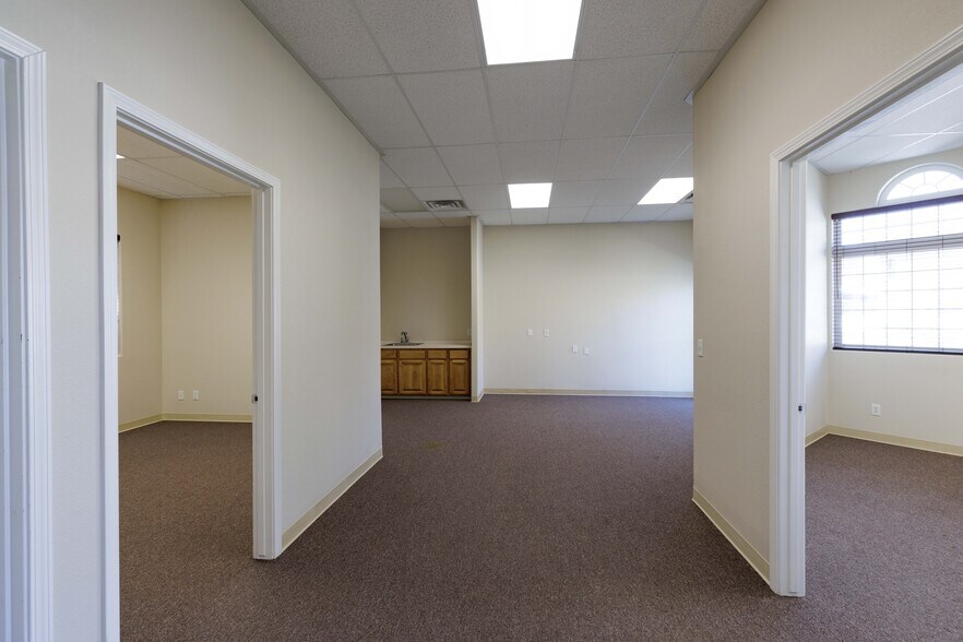 More Photos Of 1565 Shaw Ave, Clovis Office For Lease