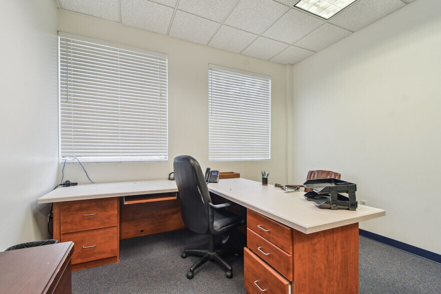 More Photos Of 10901 Danka Cir N, Saint Petersburg Office For Sale