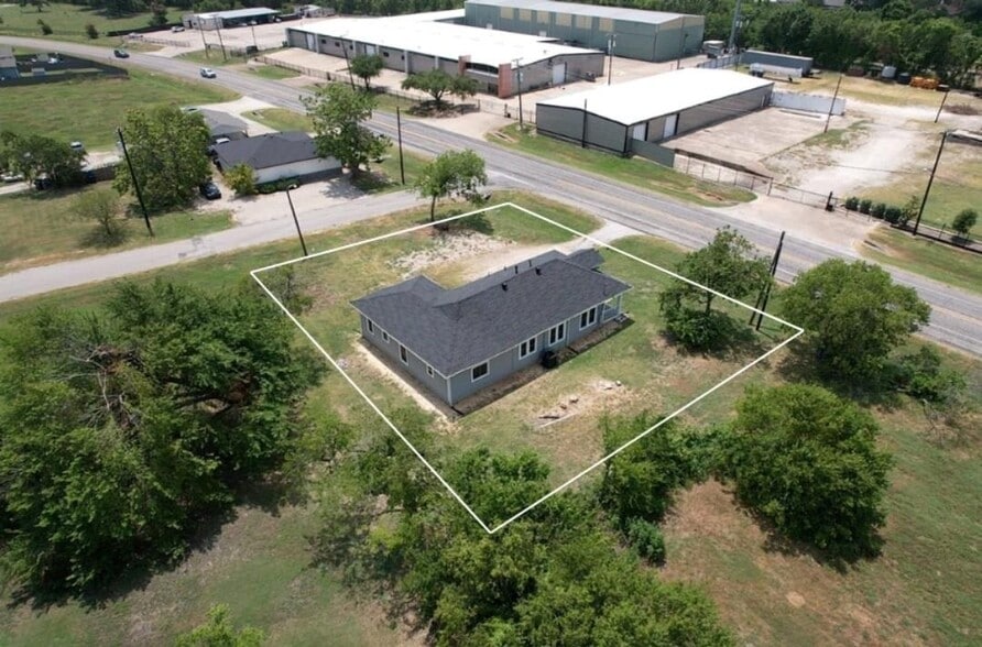 Primary Photo Of 802 E Broad St, Forney Office For Sale