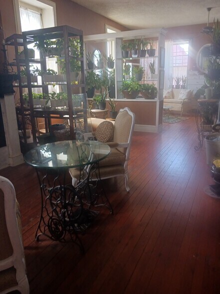 More Photos Of 106 W Anderson St, Selma Storefront Retail Residential For Sale