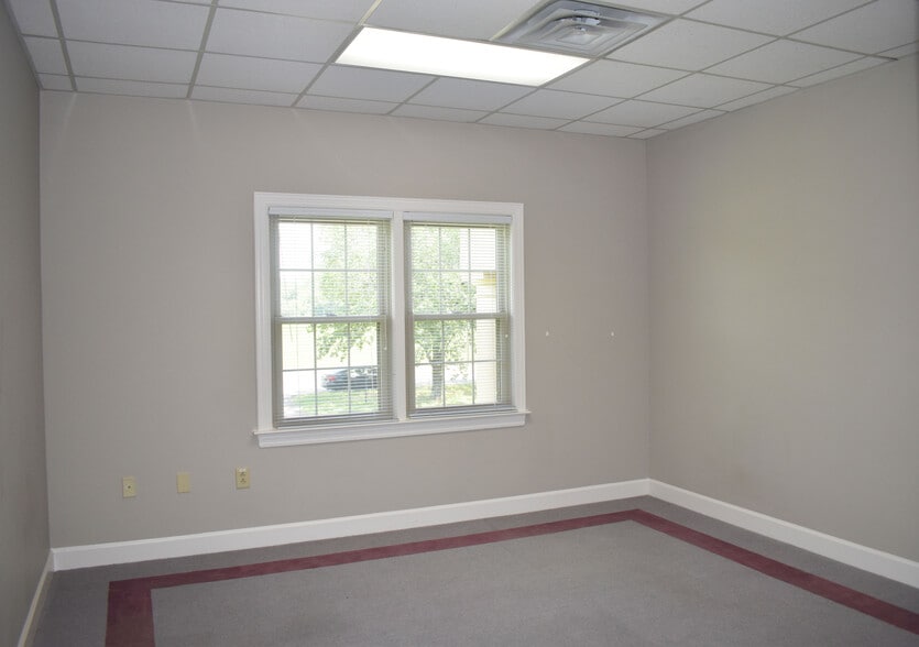 More Photos Of 2010 Elmer Pogue Dr, Columbia Office For Lease