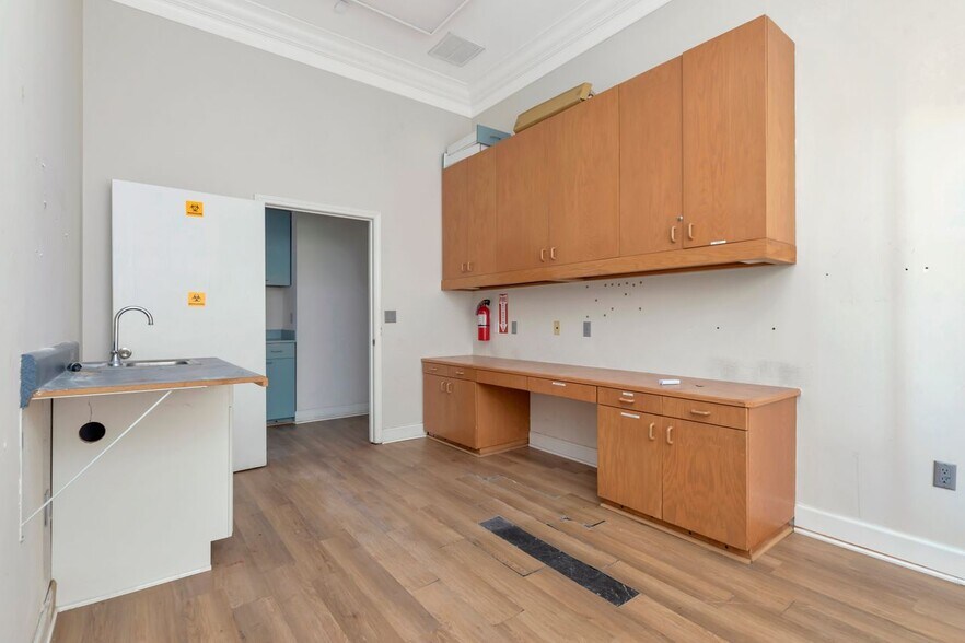 More Photos Of 1201 S Myrtle Ave, Clearwater Medical For Sale