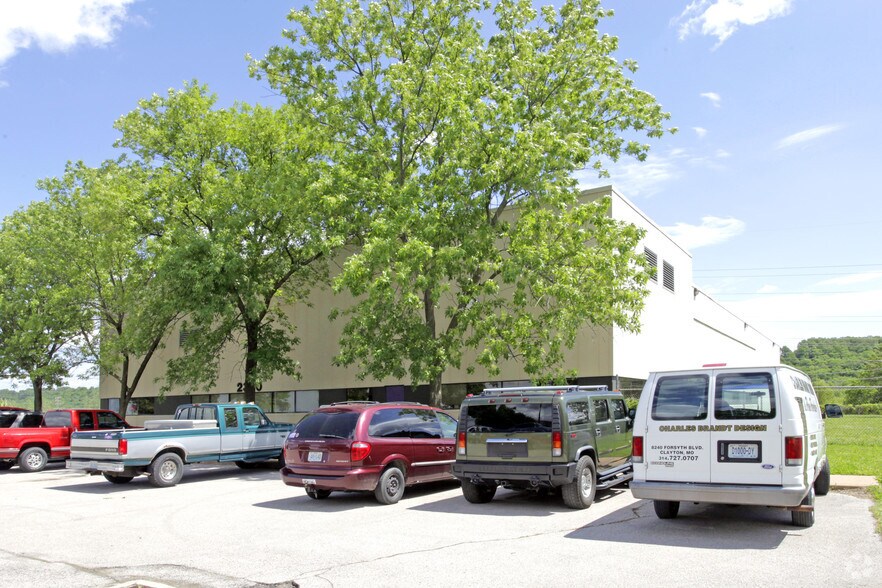 More Photos Of 2340 Cassens Dr, Fenton Warehouse For Lease
