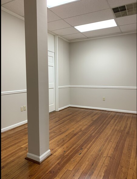 More Photos Of 1722 Main St, Columbia Office For Sale