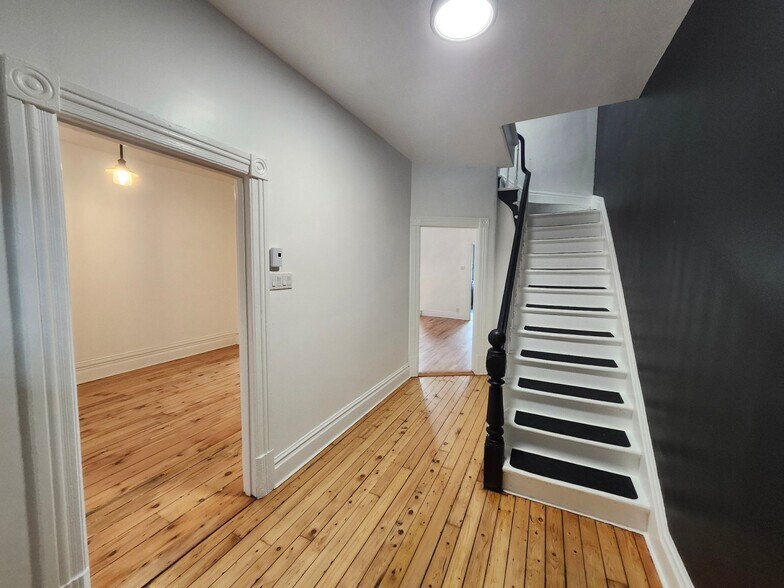 More Photos Of 301-307 Boul Du Havre, Salaberry-de-valleyfield Apartments For Sale