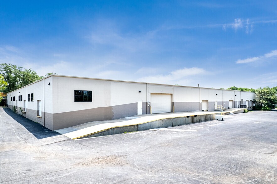 More Photos Of 301 High Grove Rd, Grandview Warehouse For Lease