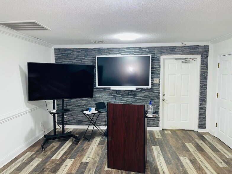 More Photos Of 301 W Main St, Stoneville Office For Sale