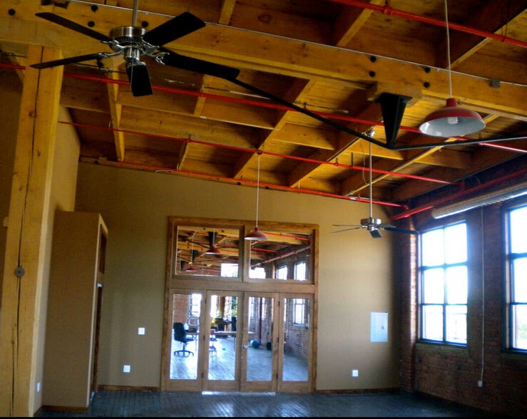 More Photos Of 3143 W 33rd St, Cleveland Loft Creative Space For Lease