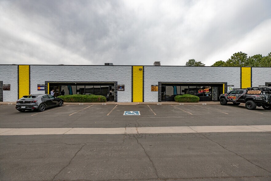 More Photos Of 8200 E Pacific Pl, Denver Unknown For Lease