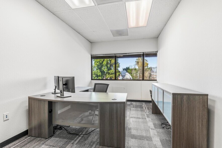 More Photos Of 2555 3rd St, Sacramento Office For Lease