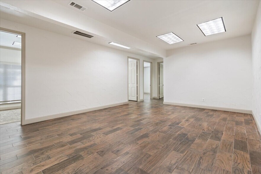 More Photos Of 1000 State Highway 6, Woodway Medical For Lease