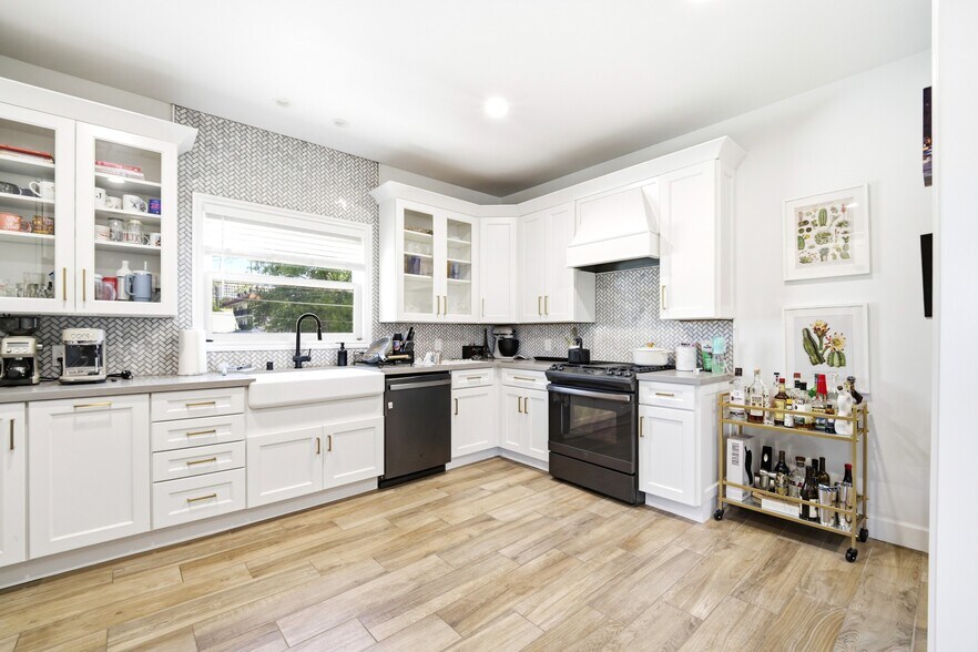 More Photos Of 4447 Finley Ave, Los Angeles Apartments For Sale