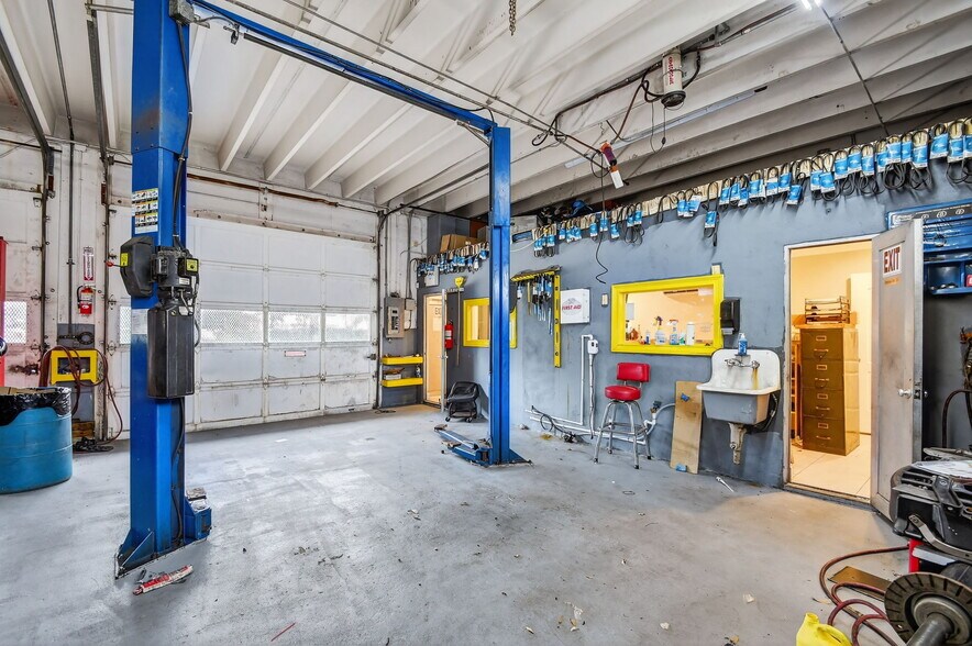 More Photos Of 1901 Florida St, Lake Worth Auto Repair For Sale