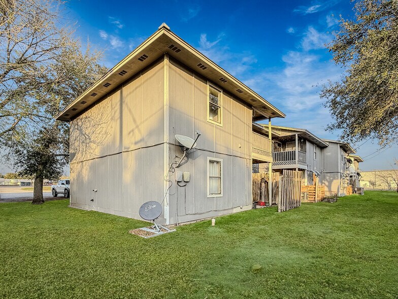 More Photos Of 1870 King David Dr, Three Rivers Apartments For Sale