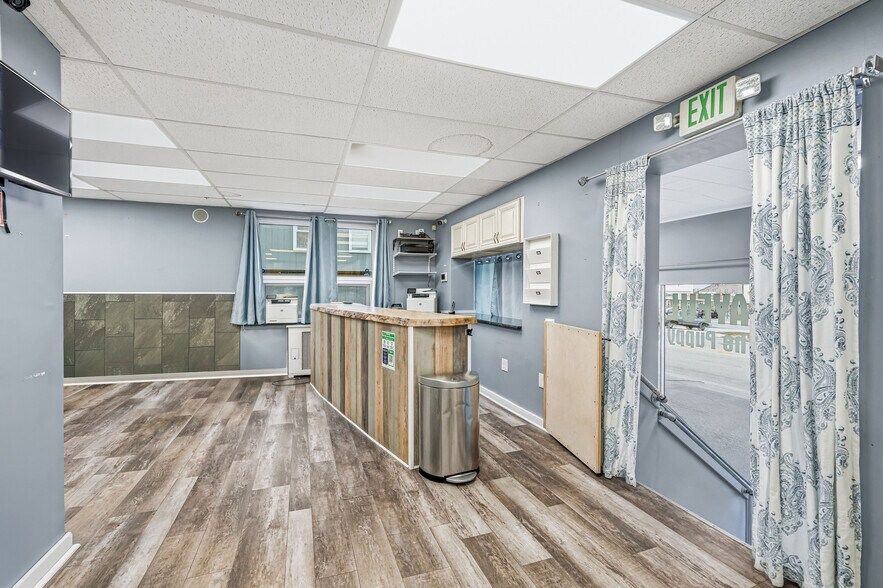 More Photos Of 113-115 W Ridge Pike, Conshohocken Storefront For Lease