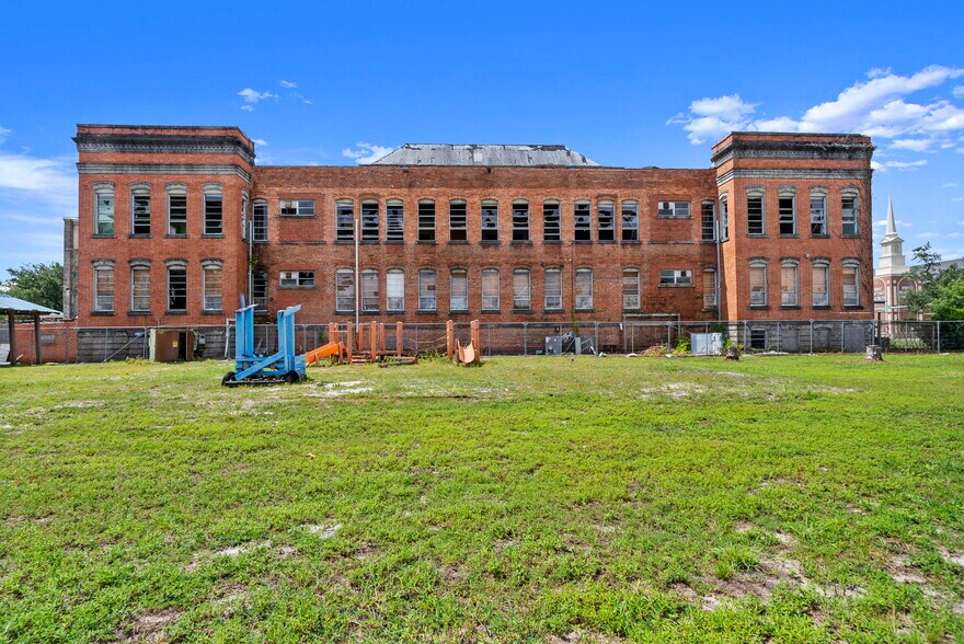 More Photos Of 101 E 7th St, Panama City Schools For Sale