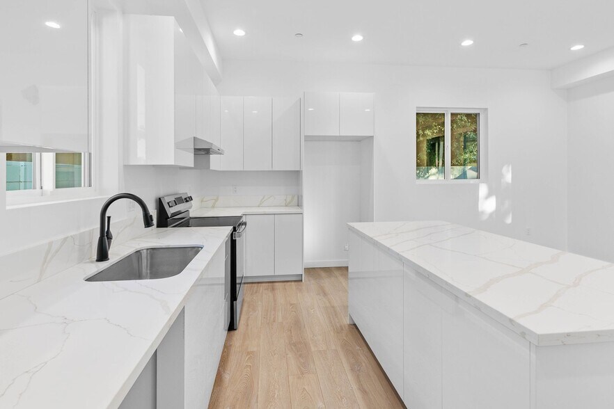 More Photos Of 6842 Cedros Ave, Van Nuys Apartments For Sale