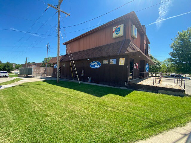 More Photos Of 1803 Main St, Green Bay Bar For Sale