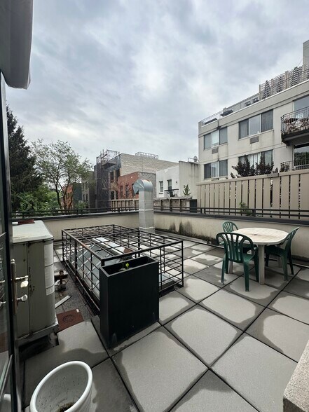 More Photos Of 527 Court St, Brooklyn Apartments For Lease