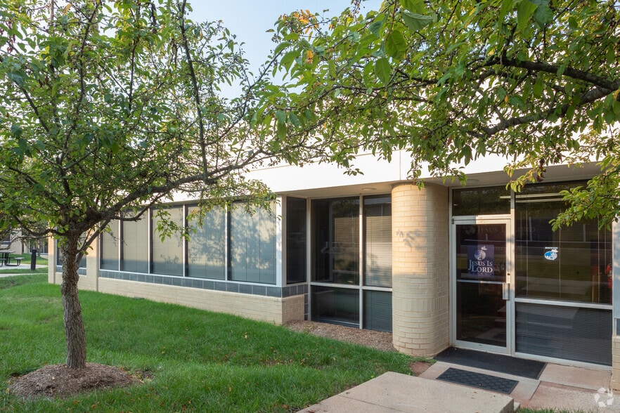 More Photos Of 4451 Brookfield Corporate Dr, Chantilly Unknown For Lease