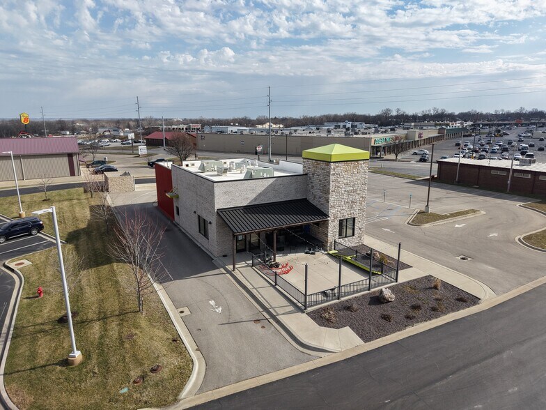 More Photos Of 335 E Russell Ave, Warrensburg Fast Food For Sale