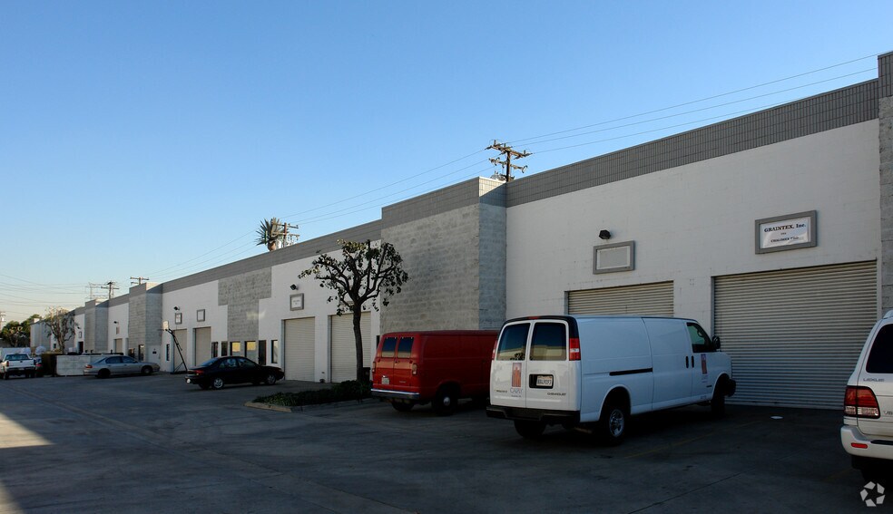 More Photos Of 14039 Garfield Ave, Paramount Warehouse For Lease