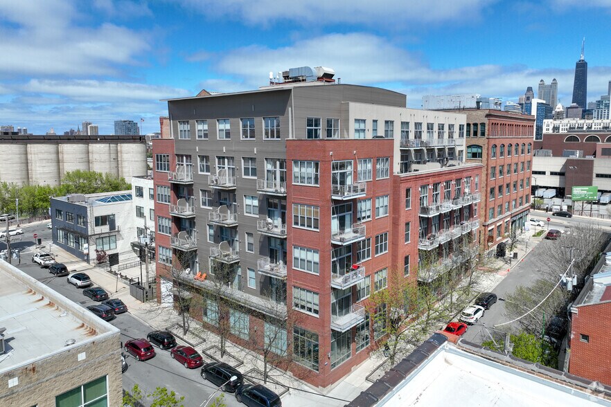 More Photos Of 824 W Superior St, Chicago Office Residential For Sale